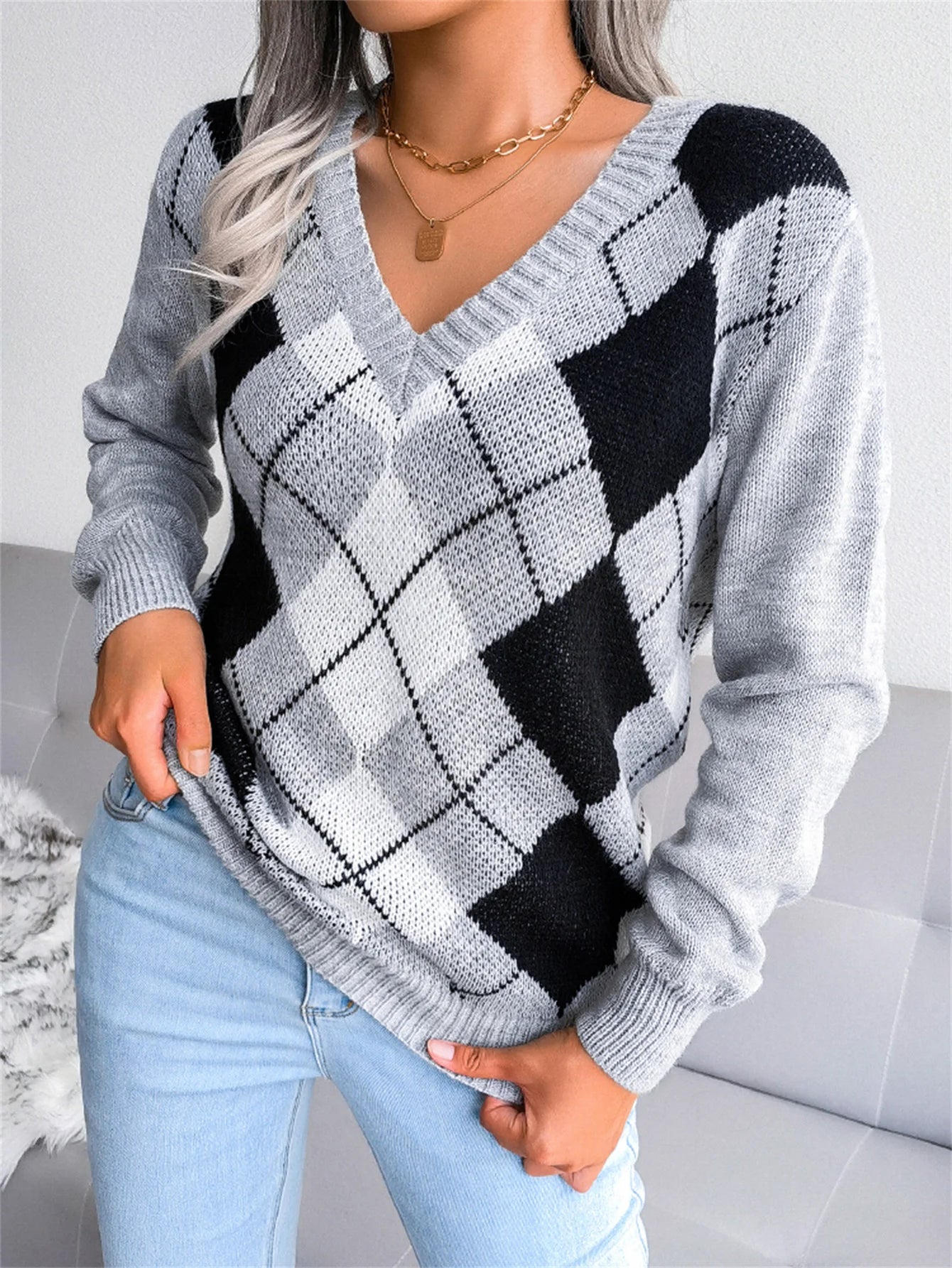 V-neck Diamond Plaid Pattern Long Sleeved Sweater