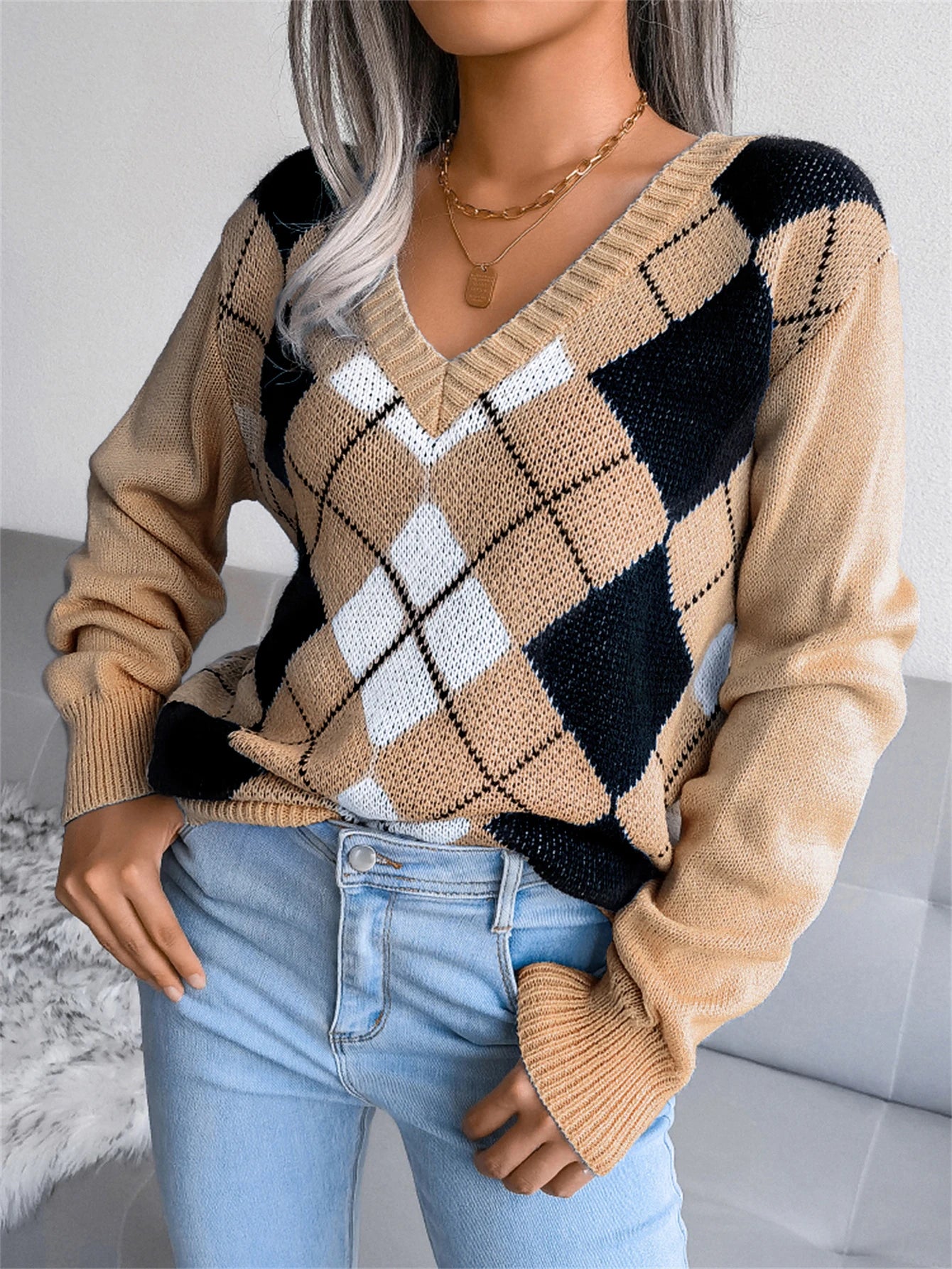 V-neck Diamond Plaid Pattern Long Sleeved Sweater
