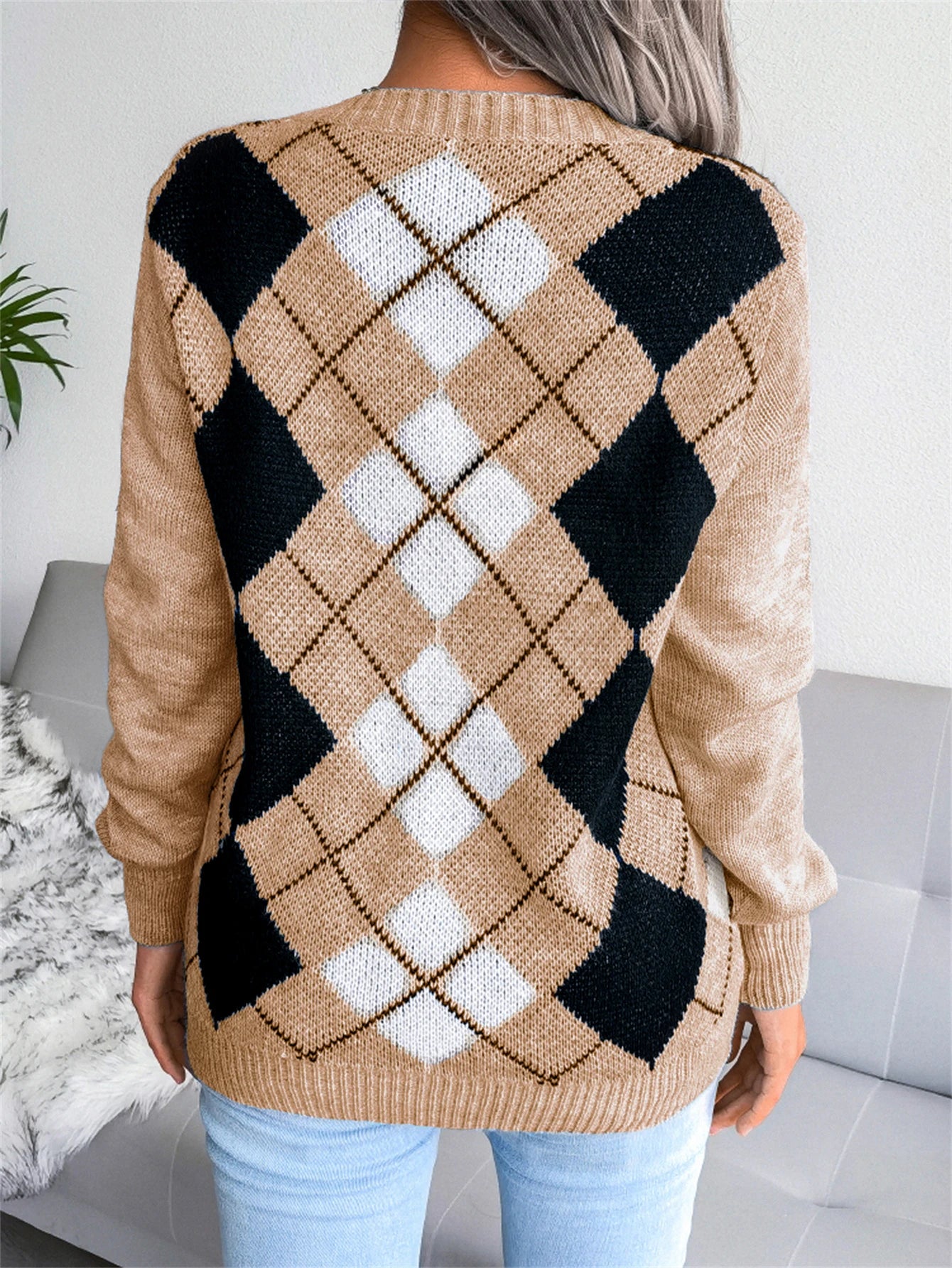 V-neck Diamond Plaid Pattern Long Sleeved Sweater